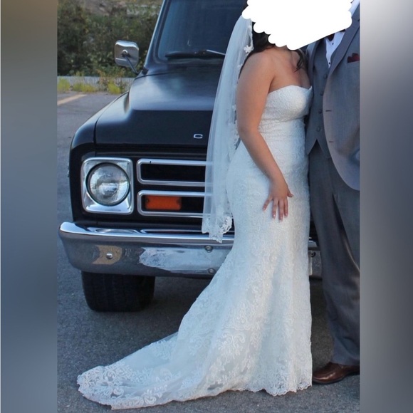 Wedding Dress - Picture 2 of 3